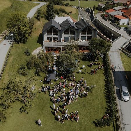 Aparthotel Zum Wohle Oberwoelz Stadt Exterior foto