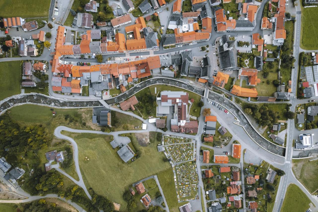 Aparthotel Zum Wohle Oberwoelz Stadt Exterior foto